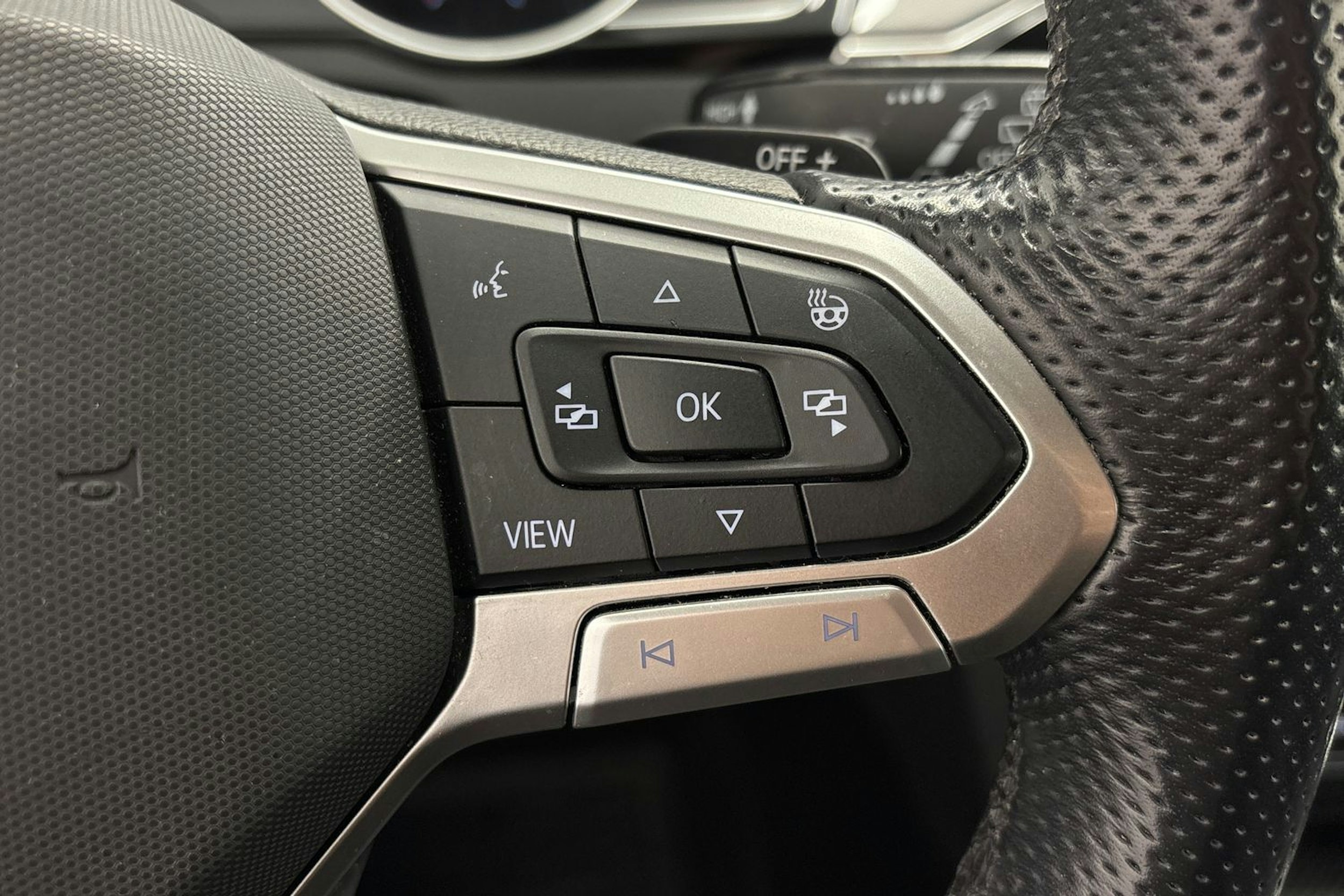 harmaa Volkswagen Passat 2021 kuva 18.