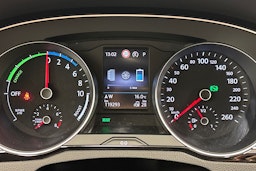 harmaa Volkswagen Passat 2021 kuva 19.