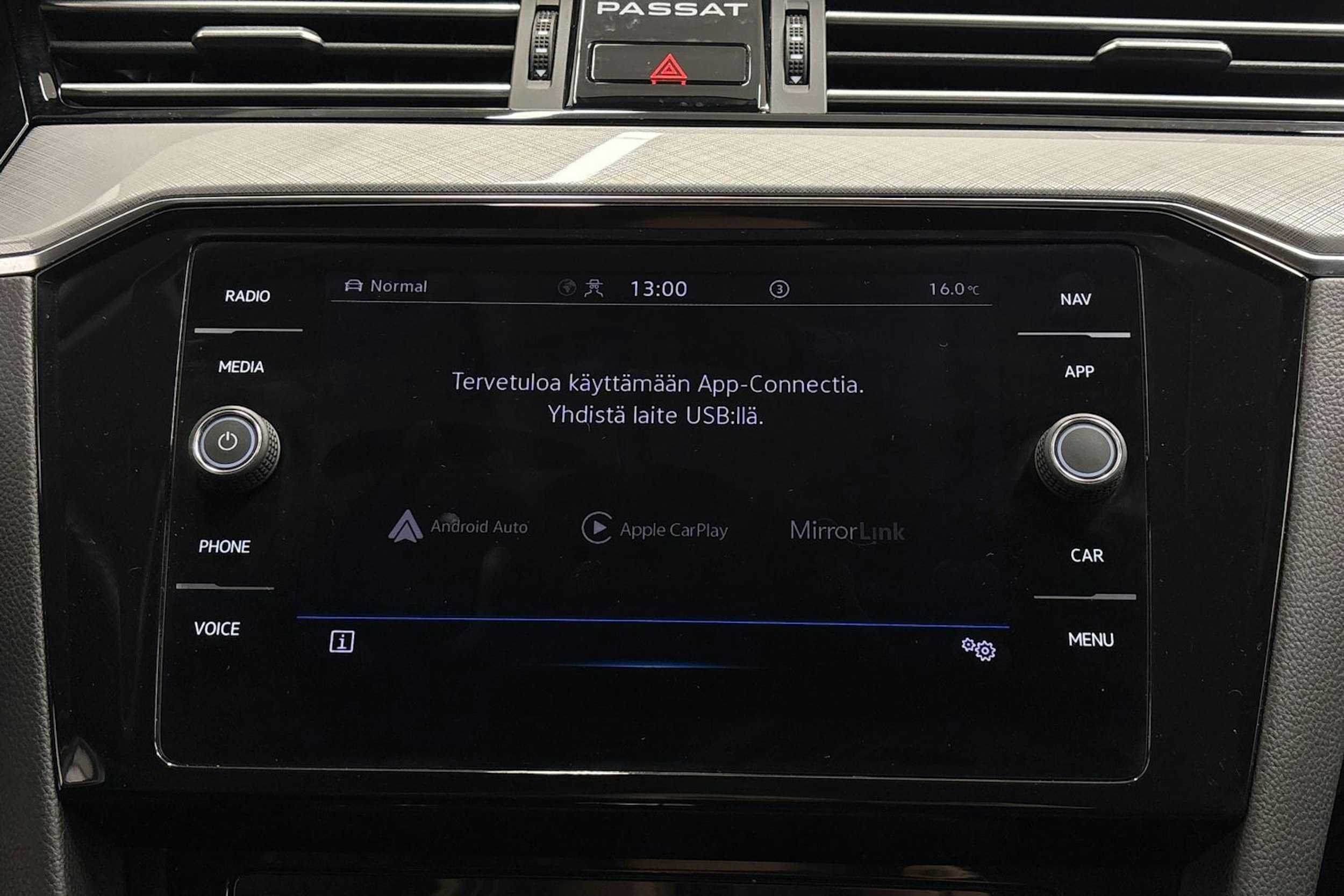 harmaa Volkswagen Passat 2021 kuva 22.