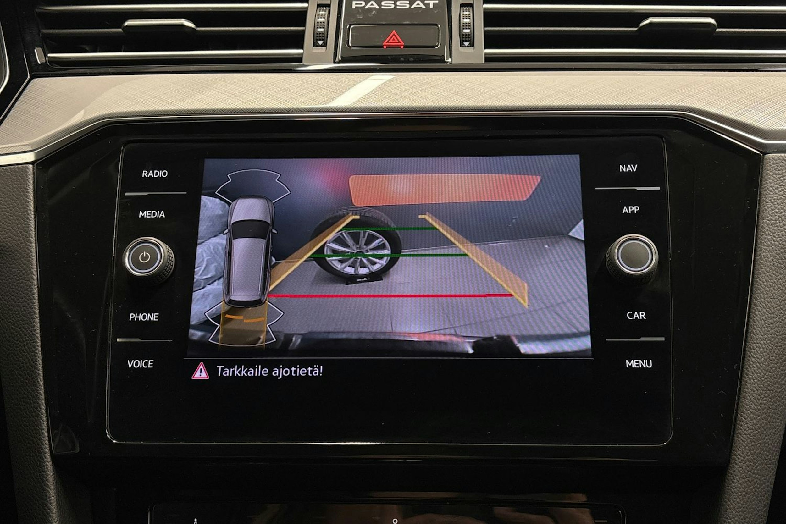 harmaa Volkswagen Passat 2021 kuva 24.