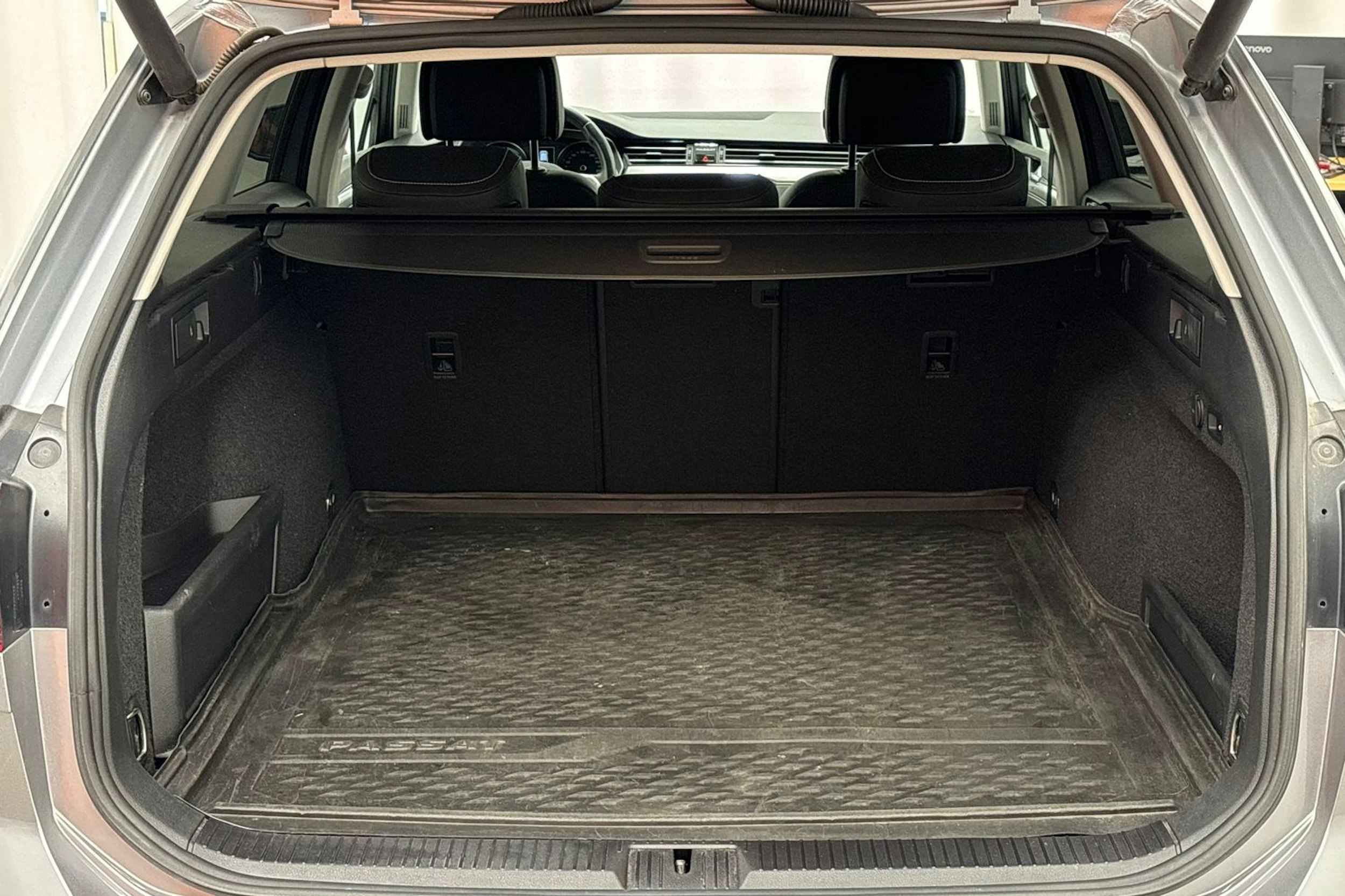 harmaa Volkswagen Passat 2021 kuva 26.