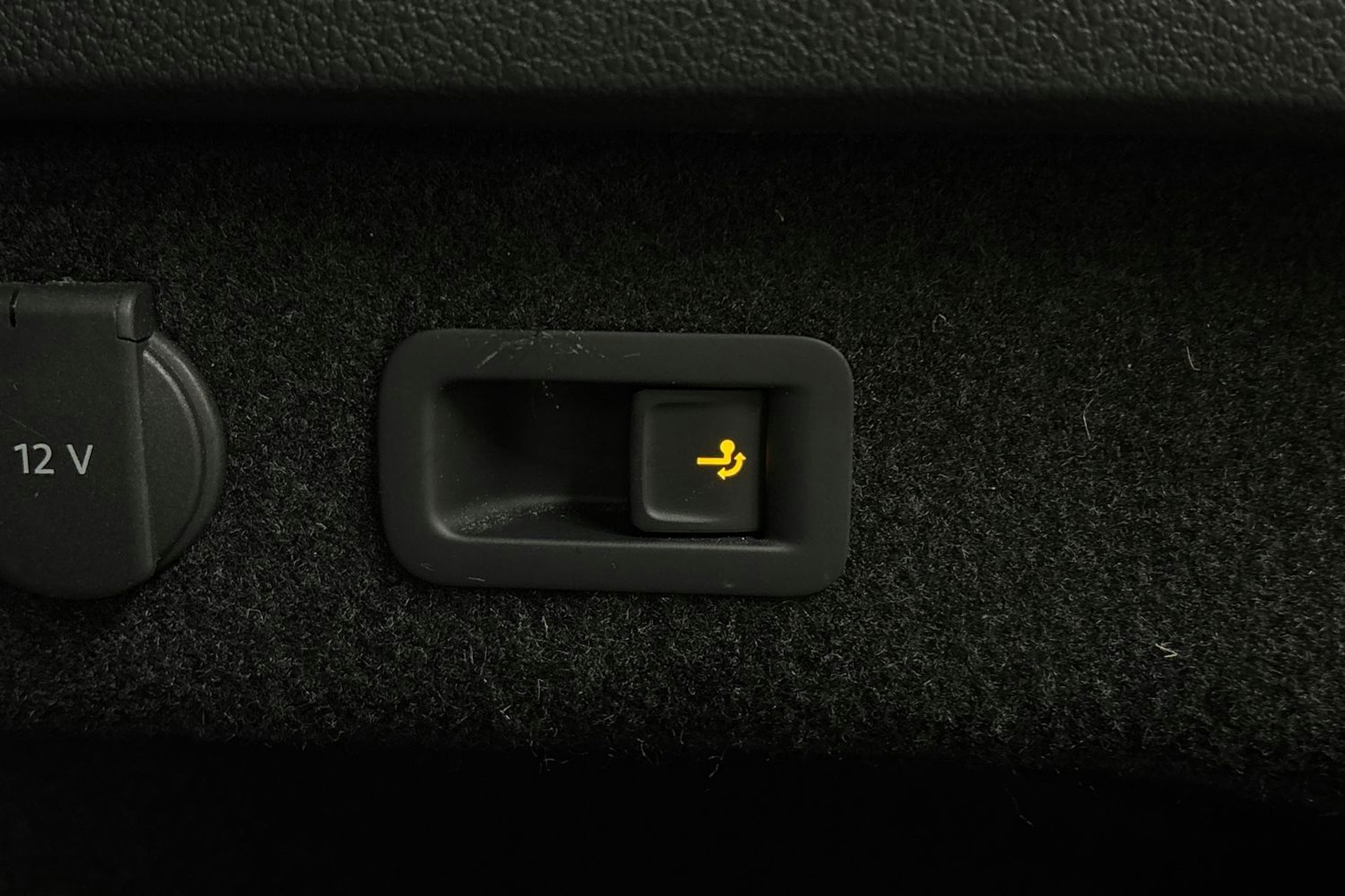 harmaa Volkswagen Passat 2021 kuva 28.