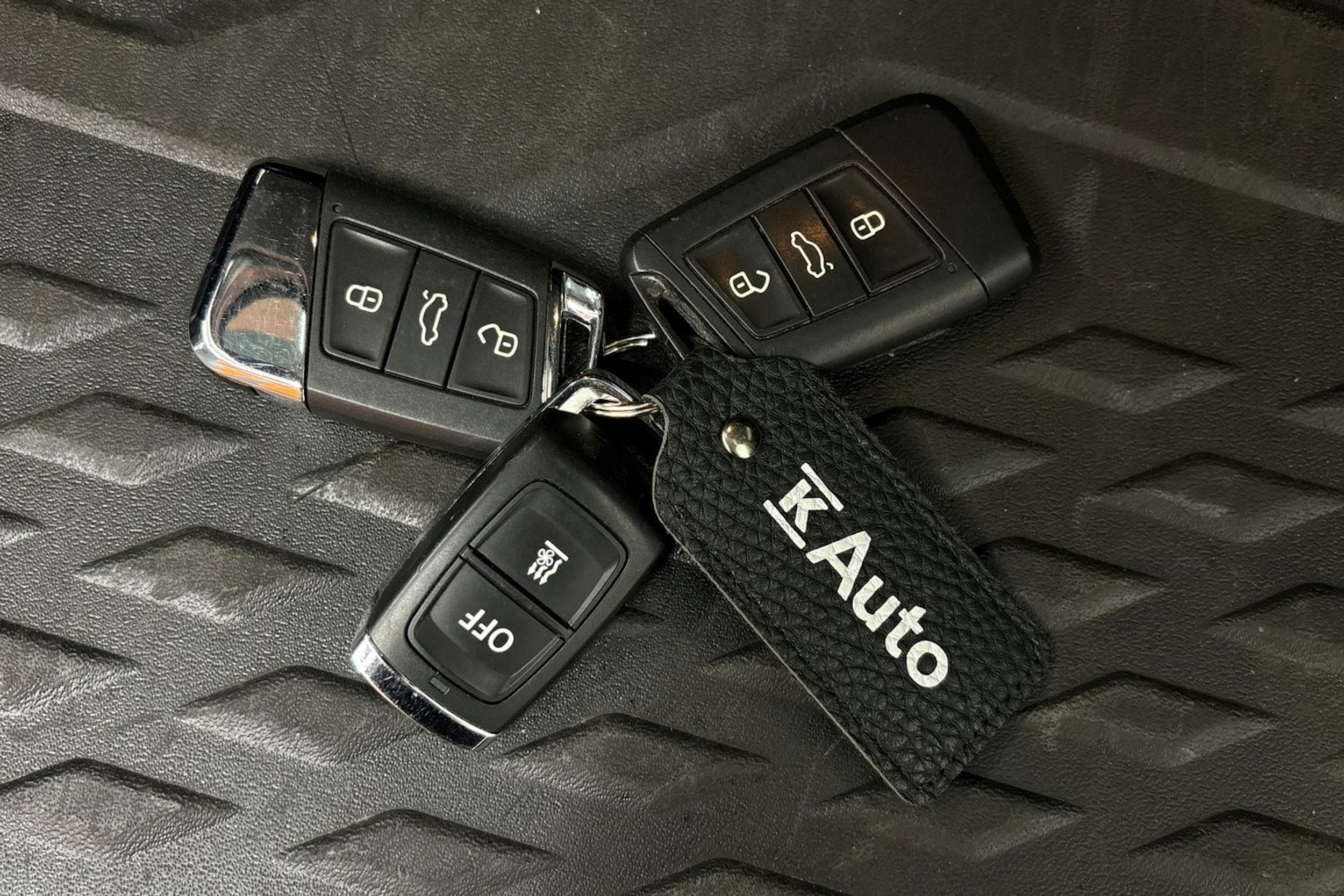 harmaa Volkswagen Passat 2021 kuva 29.