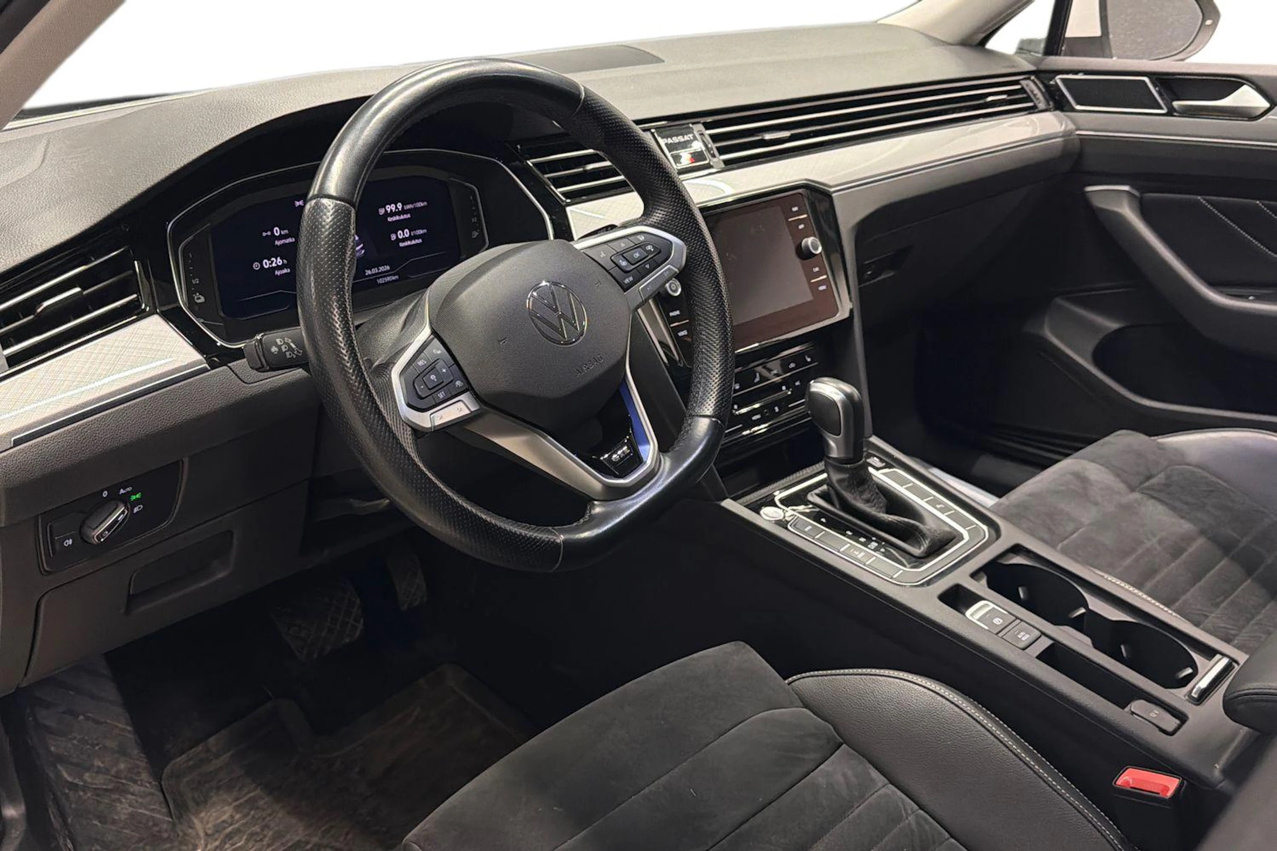 valkoinen Volkswagen Passat 2021 kuva 3.