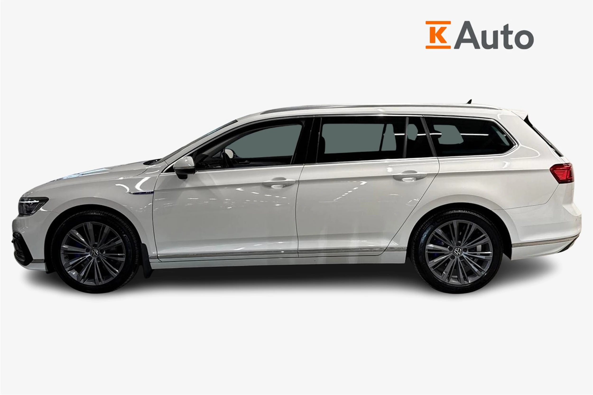 valkoinen Volkswagen Passat 2021 kuva 5.