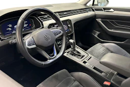 valkoinen Volkswagen Passat 2021 kuva 6.