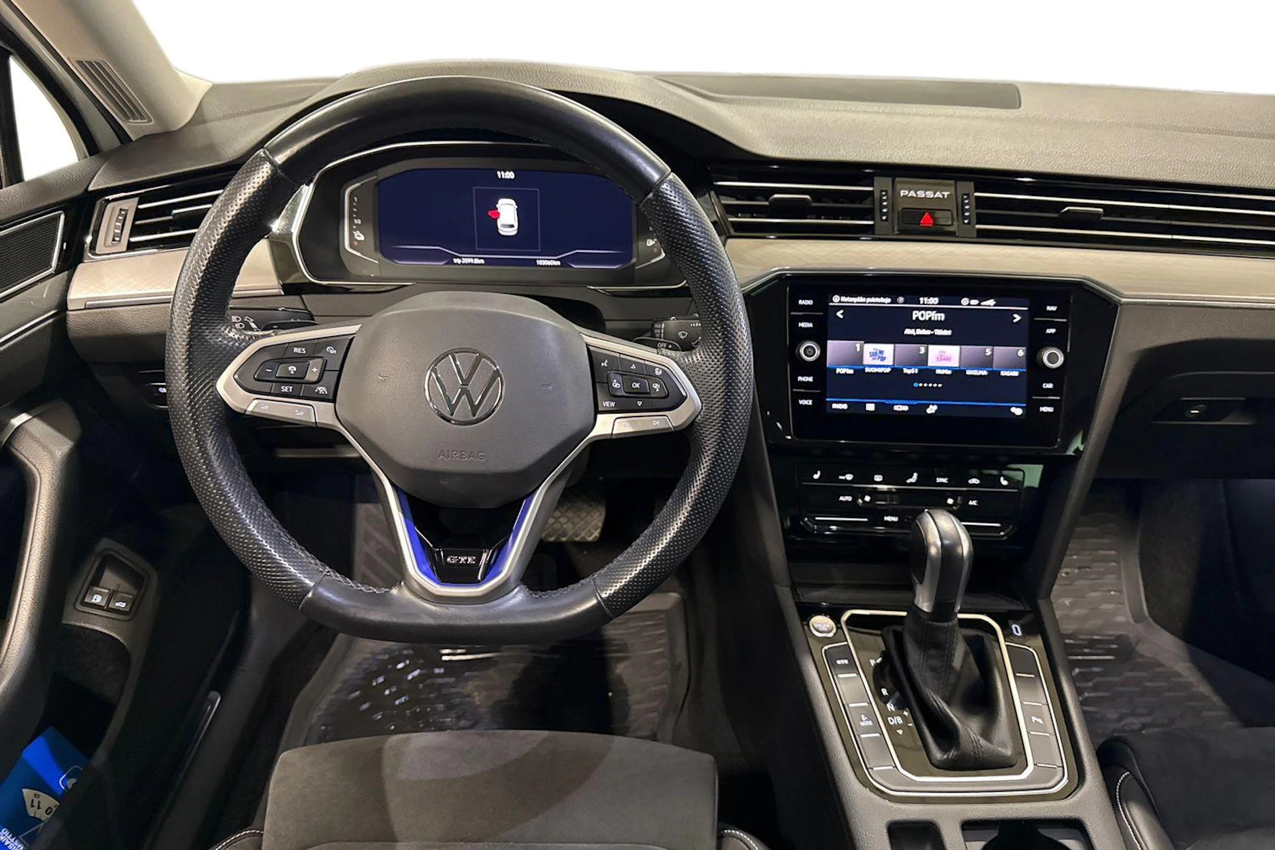valkoinen Volkswagen Passat 2021 kuva 7.