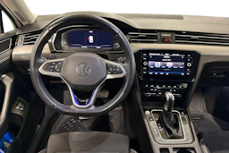 valkoinen Volkswagen Passat 2021 kuva 7.