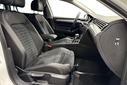 valkoinen Volkswagen Passat 2021 kuva 8.