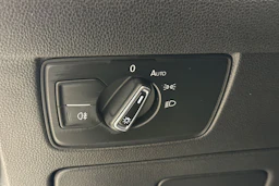 valkoinen Volkswagen Passat 2021 kuva 17.