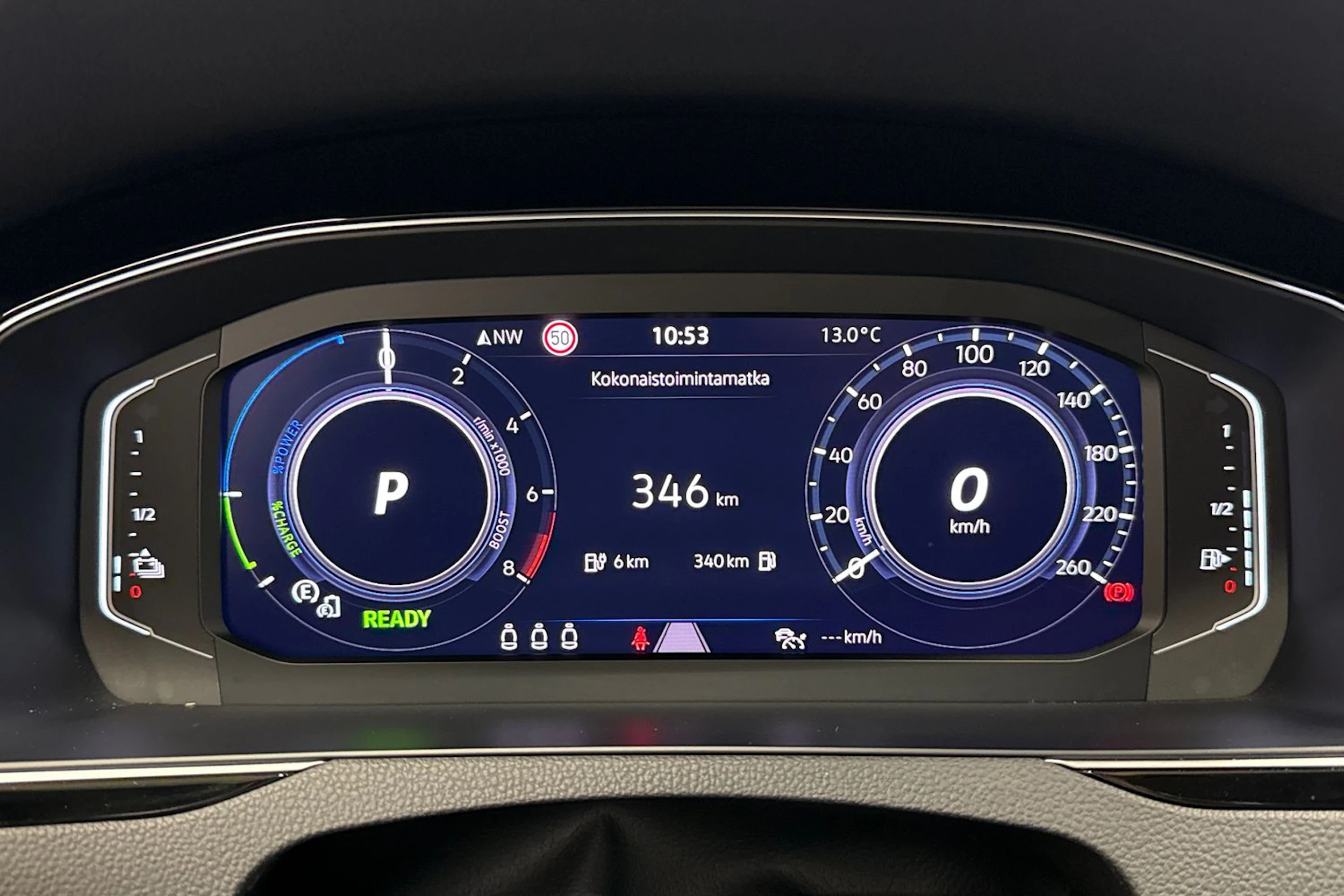 valkoinen Volkswagen Passat 2021 kuva 19.