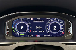 valkoinen Volkswagen Passat 2021 kuva 19.