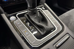 valkoinen Volkswagen Passat 2021 kuva 20.