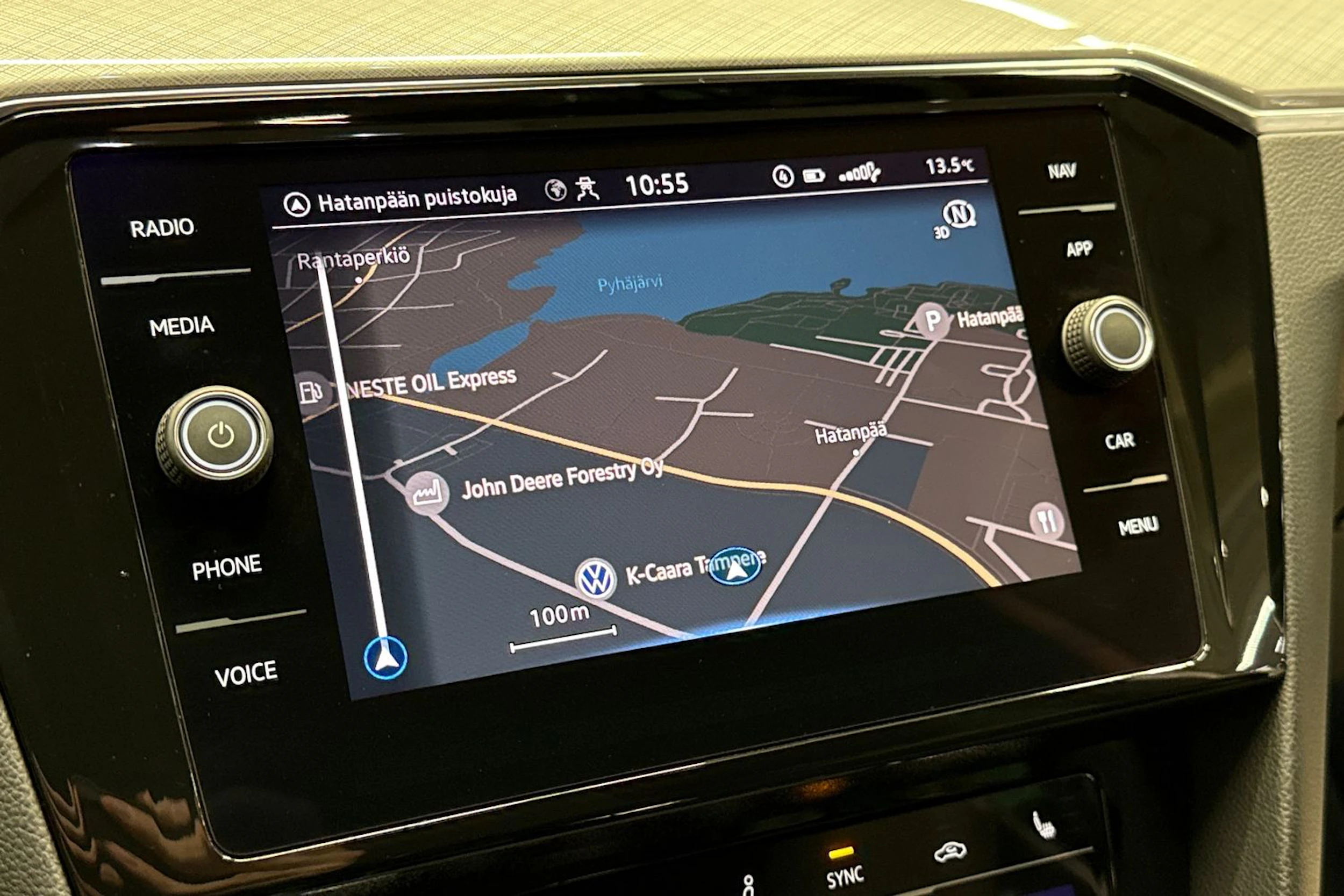 valkoinen Volkswagen Passat 2021 kuva 24.