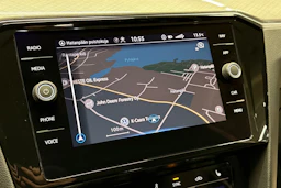 valkoinen Volkswagen Passat 2021 kuva 24.