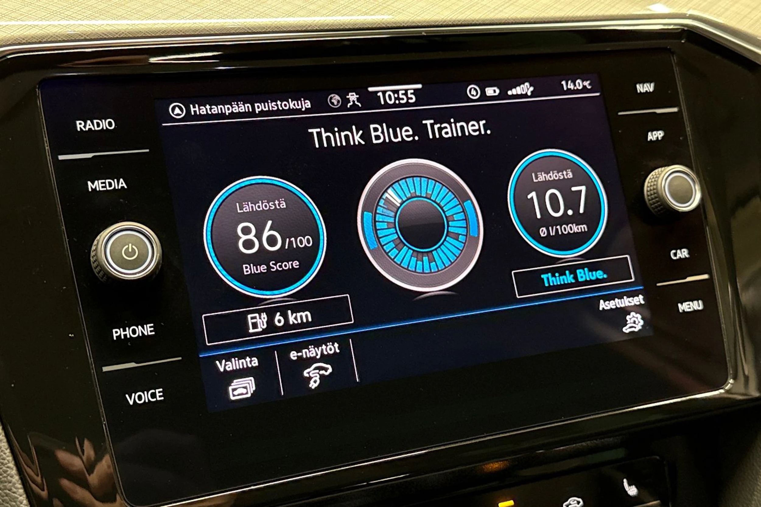valkoinen Volkswagen Passat 2021 kuva 25.