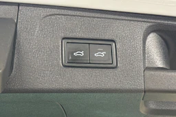 valkoinen Volkswagen Passat 2021 kuva 26.