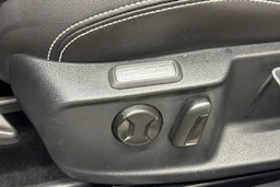 valkoinen Volkswagen Passat 2021 kuva 27.