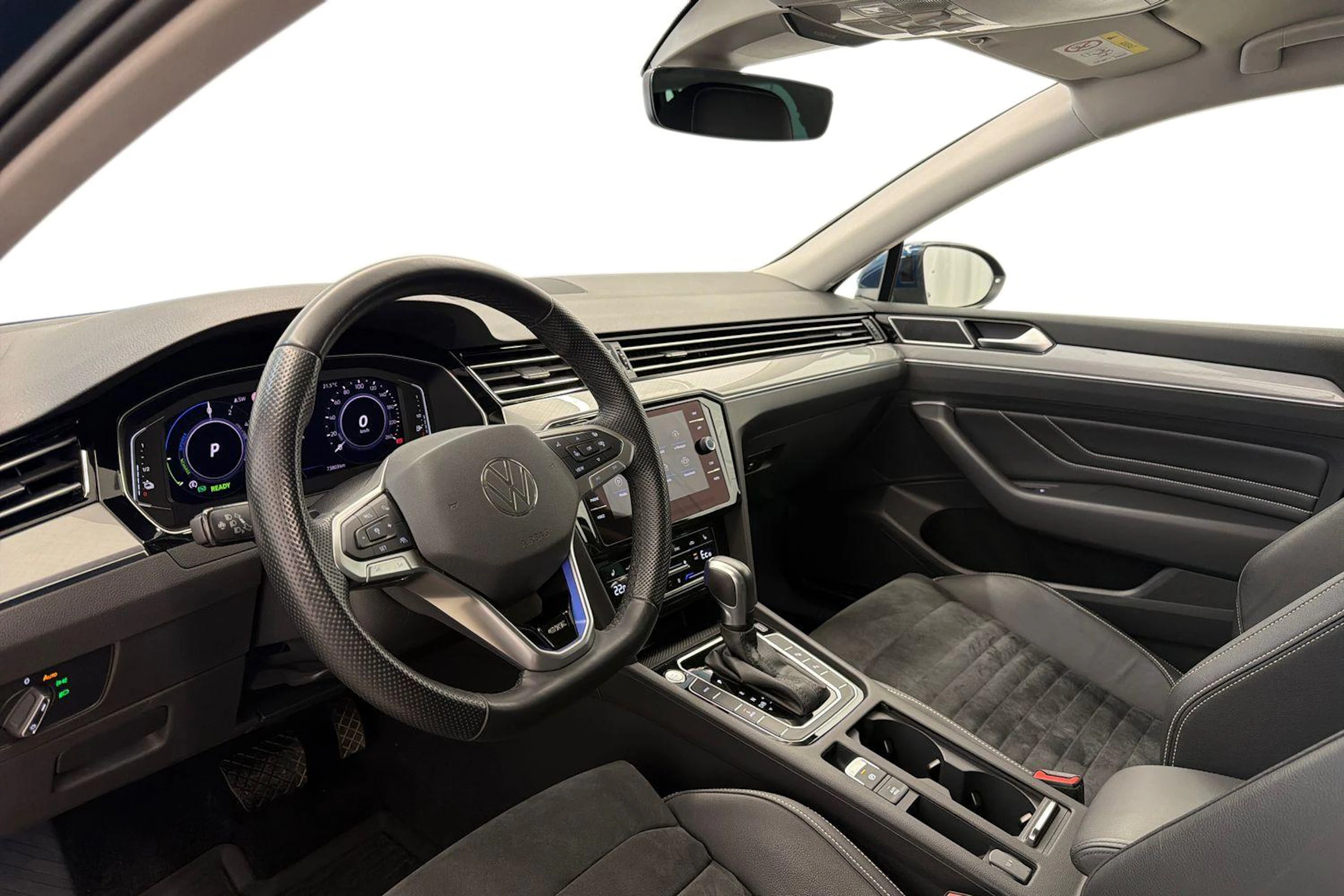 sininen Volkswagen Passat 2021 kuva 6.