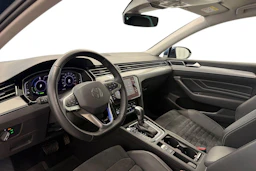 sininen Volkswagen Passat 2021 kuva 6.