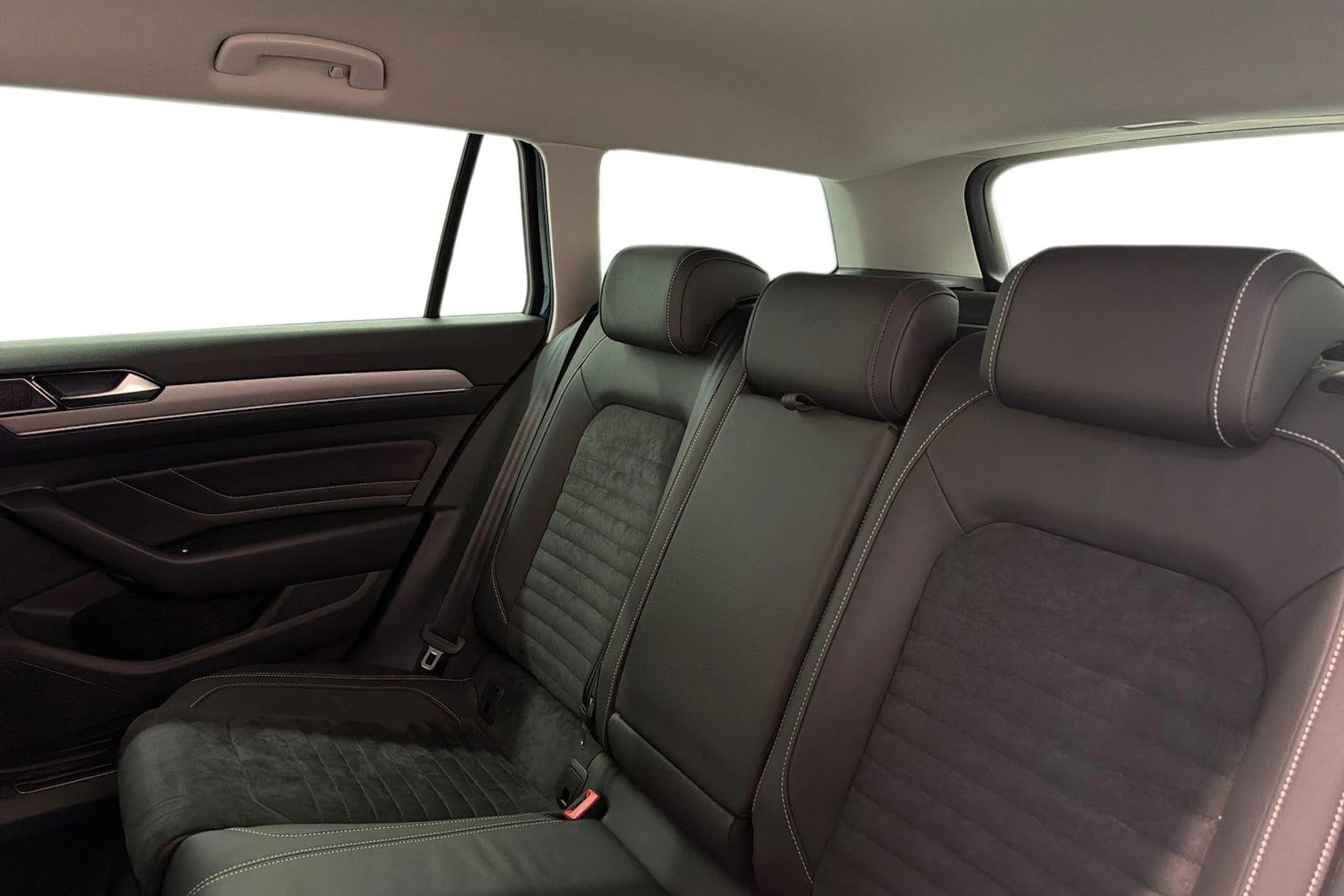 sininen Volkswagen Passat 2021 kuva 8.