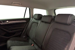 sininen Volkswagen Passat 2021 kuva 8.