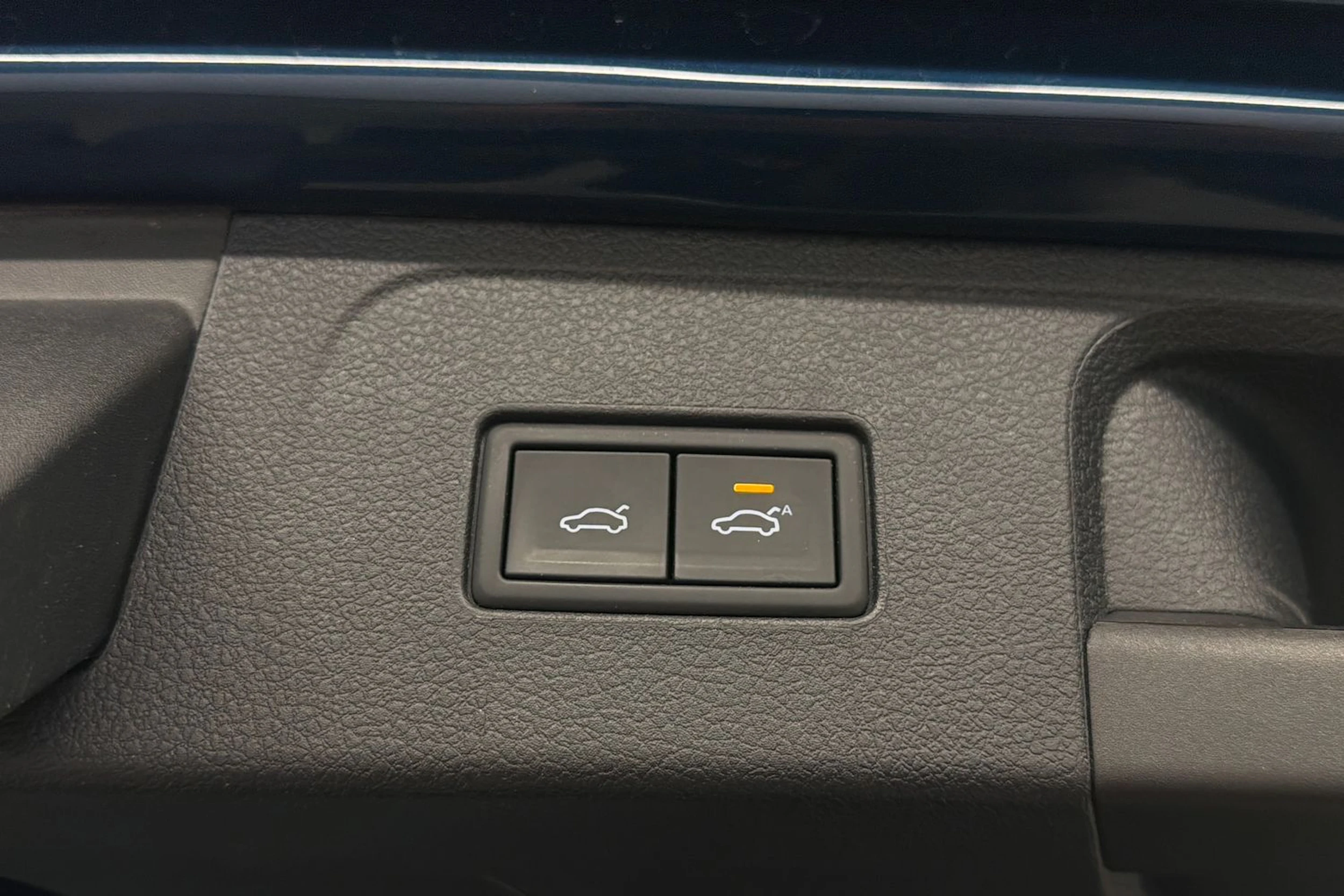 sininen Volkswagen Passat 2021 kuva 14.