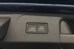 sininen Volkswagen Passat 2021 kuva 14.