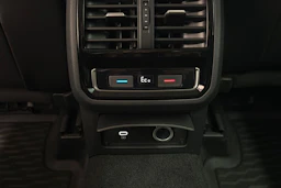sininen Volkswagen Passat 2021 kuva 17.