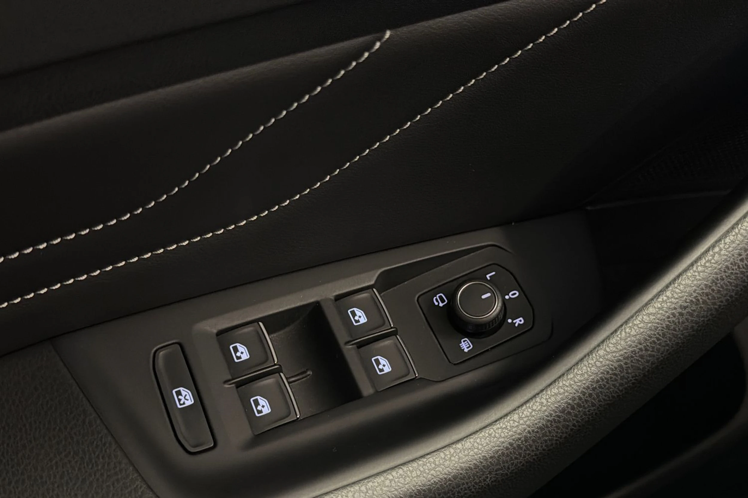 sininen Volkswagen Passat 2021 kuva 19.