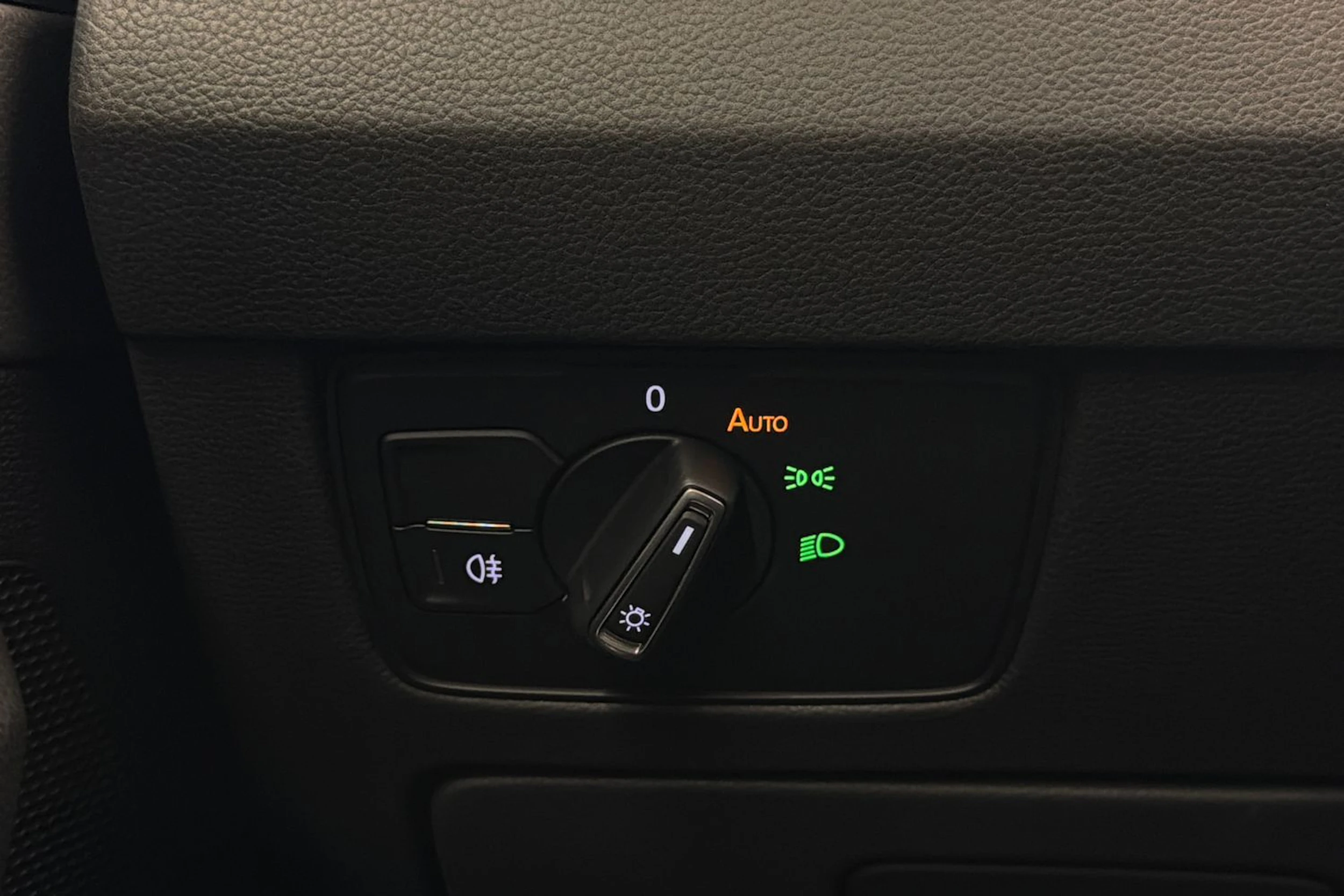 sininen Volkswagen Passat 2021 kuva 20.