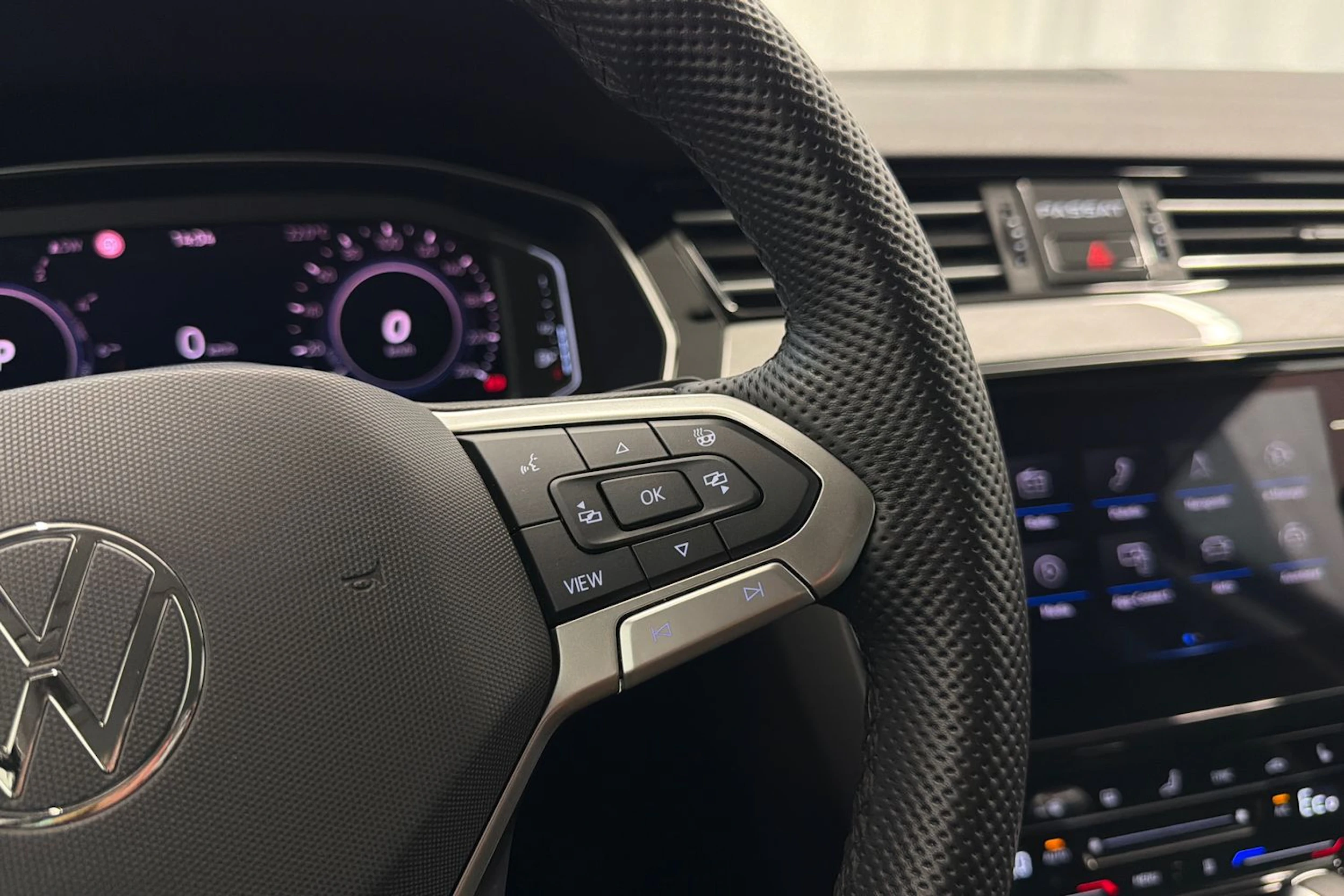sininen Volkswagen Passat 2021 kuva 22.