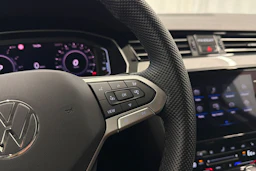 sininen Volkswagen Passat 2021 kuva 22.