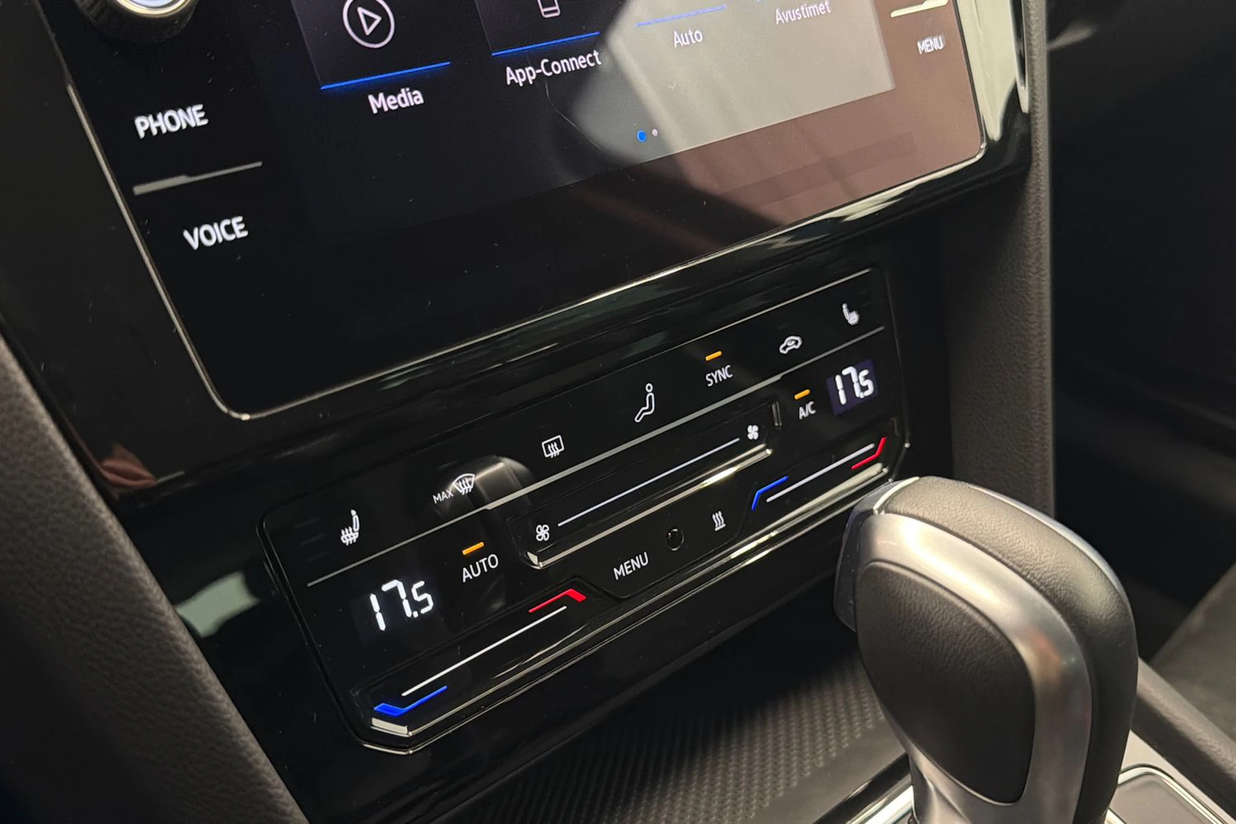 sininen Volkswagen Passat 2021 kuva 24.