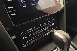 sininen Volkswagen Passat 2021 kuva 24.