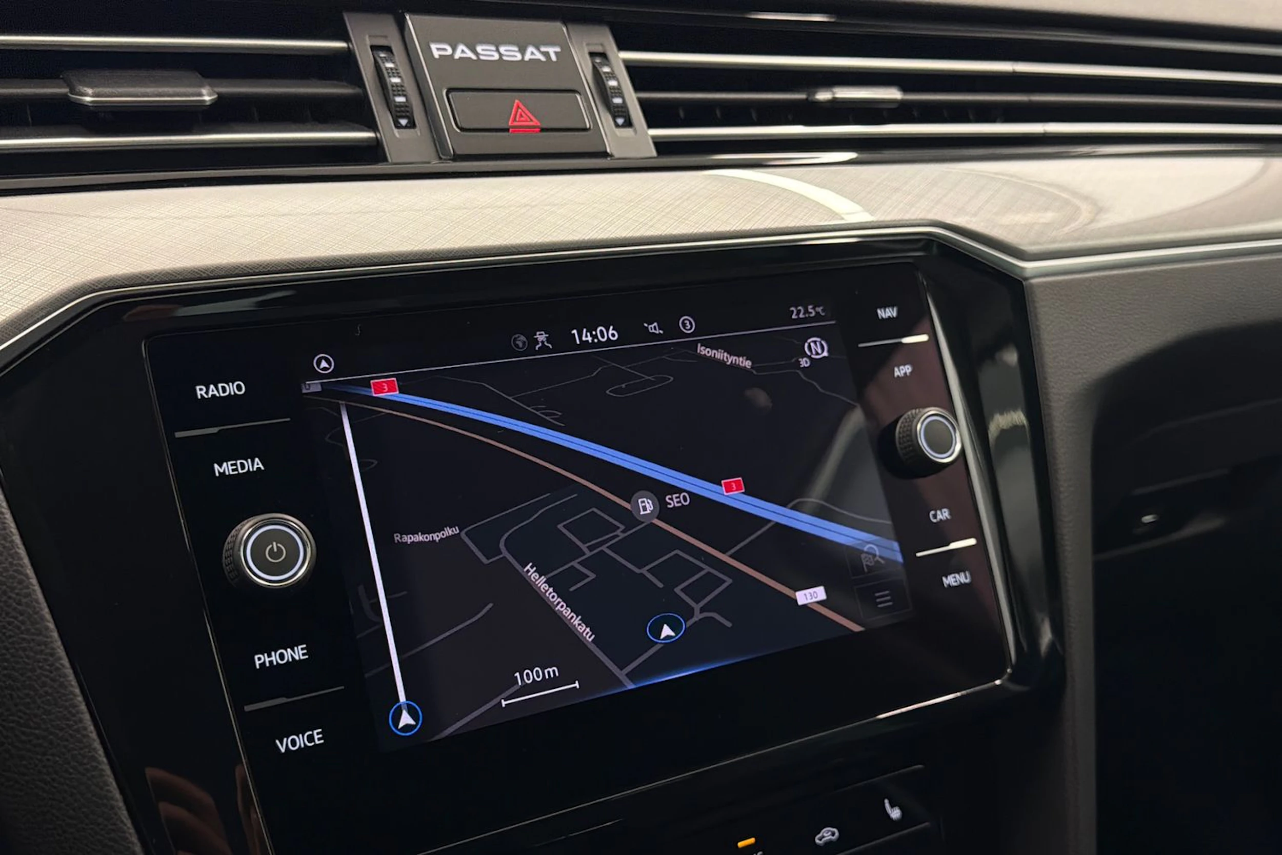 sininen Volkswagen Passat 2021 kuva 26.