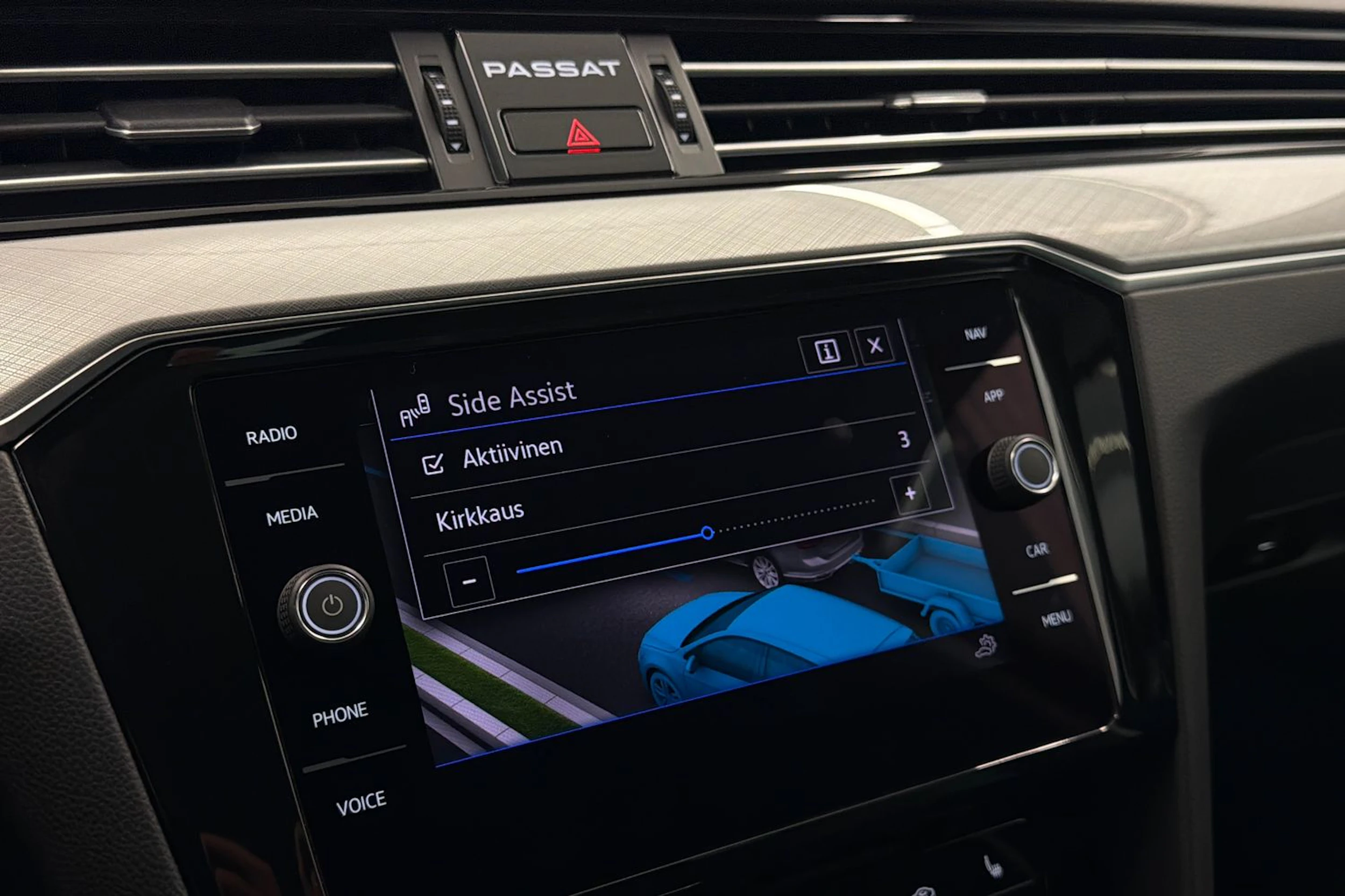 sininen Volkswagen Passat 2021 kuva 30.