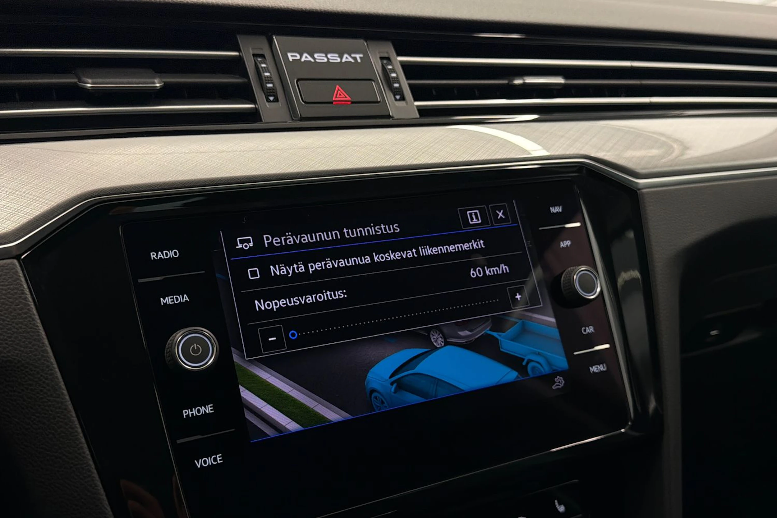 sininen Volkswagen Passat 2021 kuva 32.