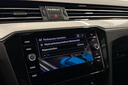 sininen Volkswagen Passat 2021 kuva 32.