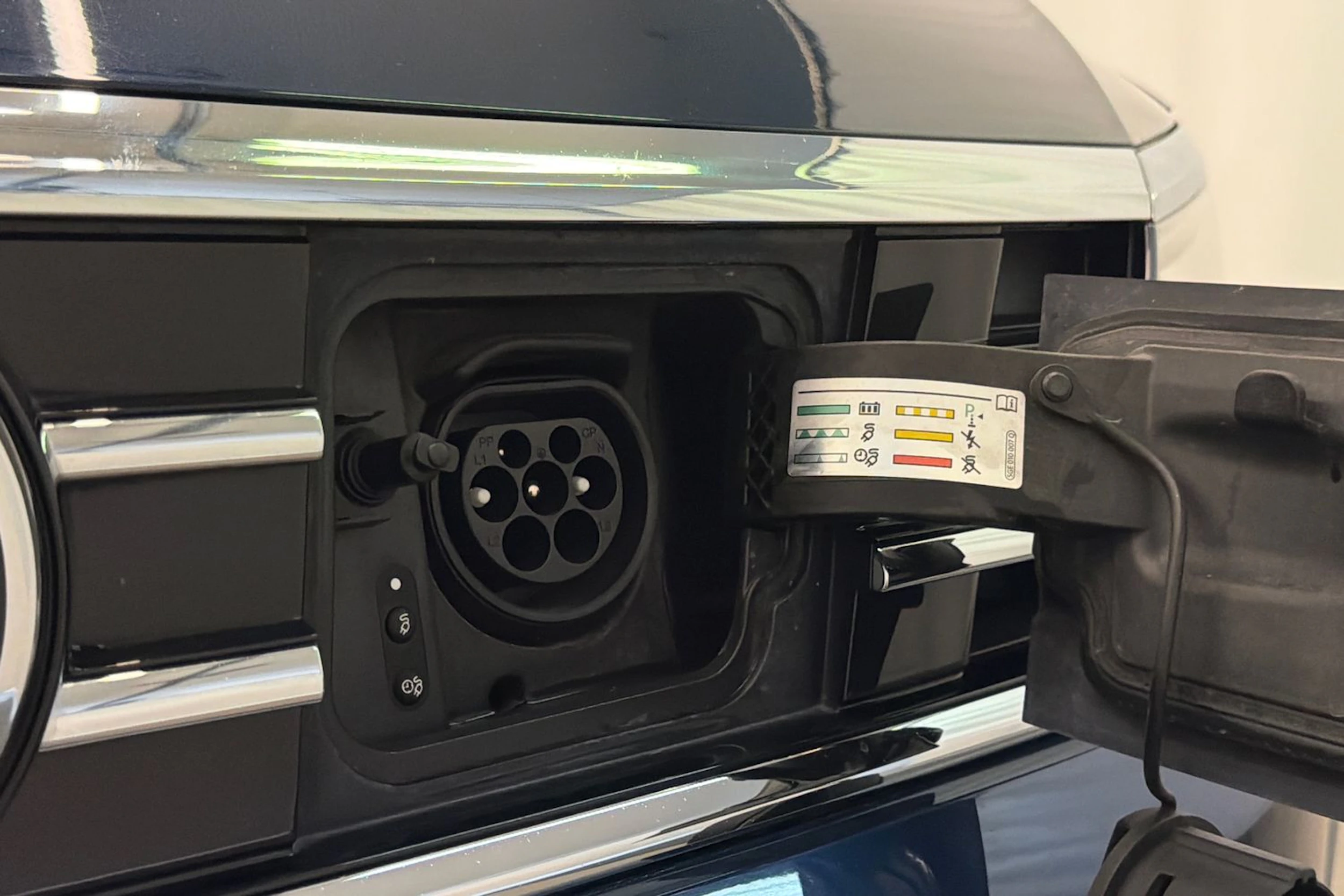 sininen Volkswagen Passat 2021 kuva 37.