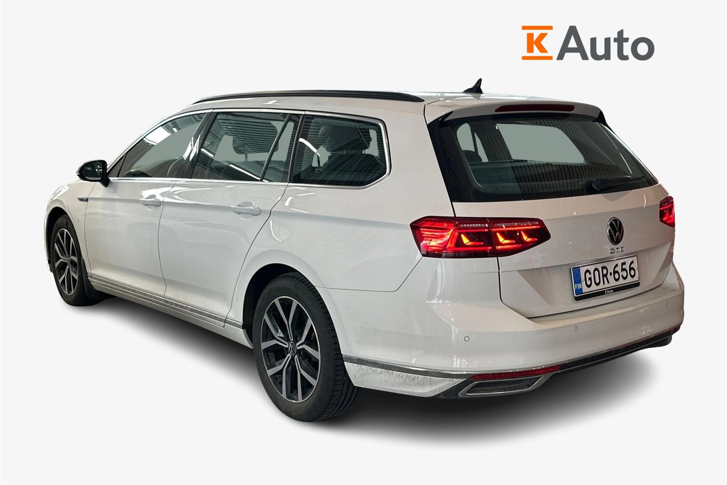 valkoinen Volkswagen Passat 2021 kuva 2.