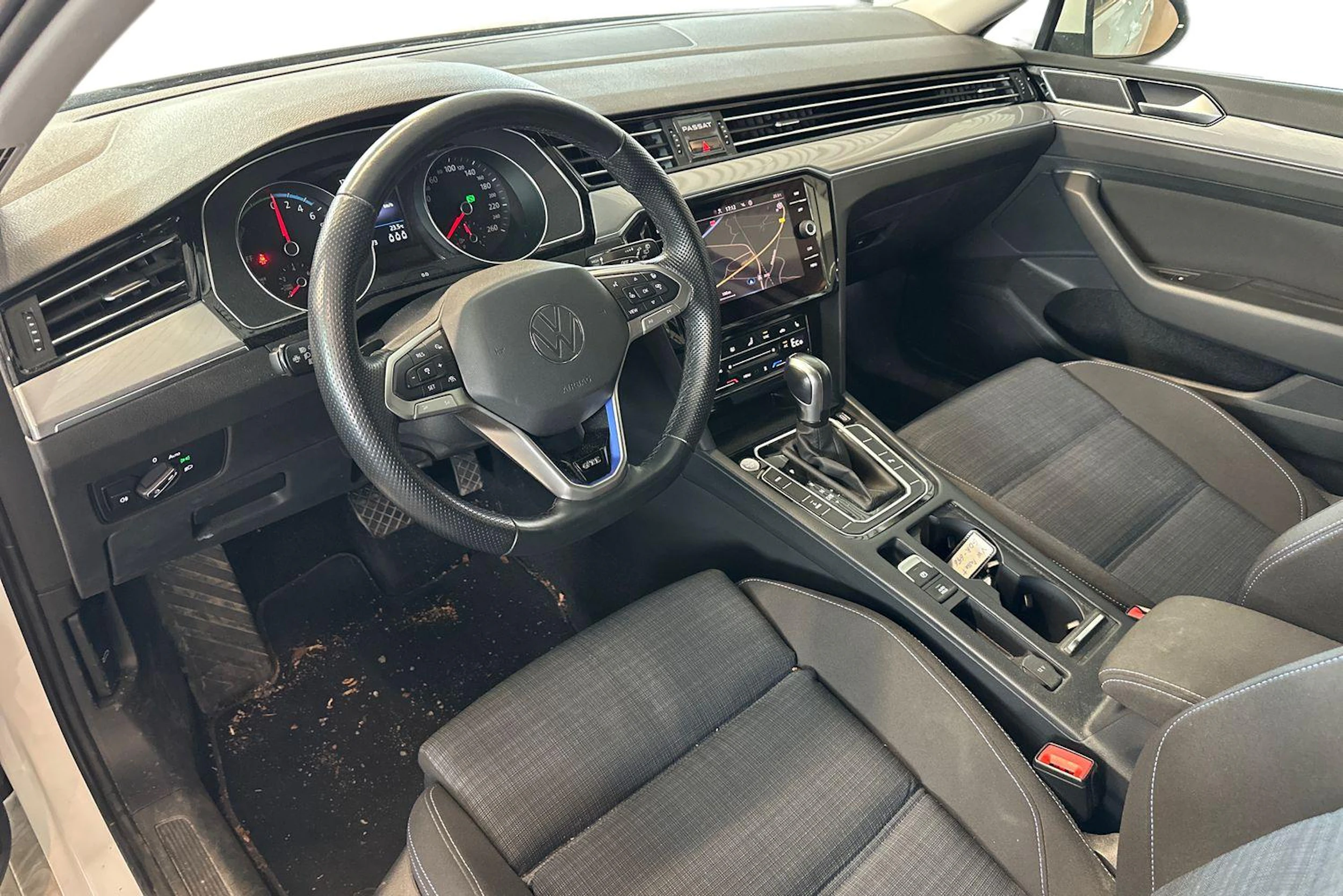 valkoinen Volkswagen Passat 2021 kuva 3.