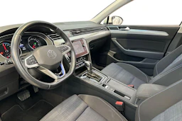 valkoinen Volkswagen Passat 2021 kuva 6.