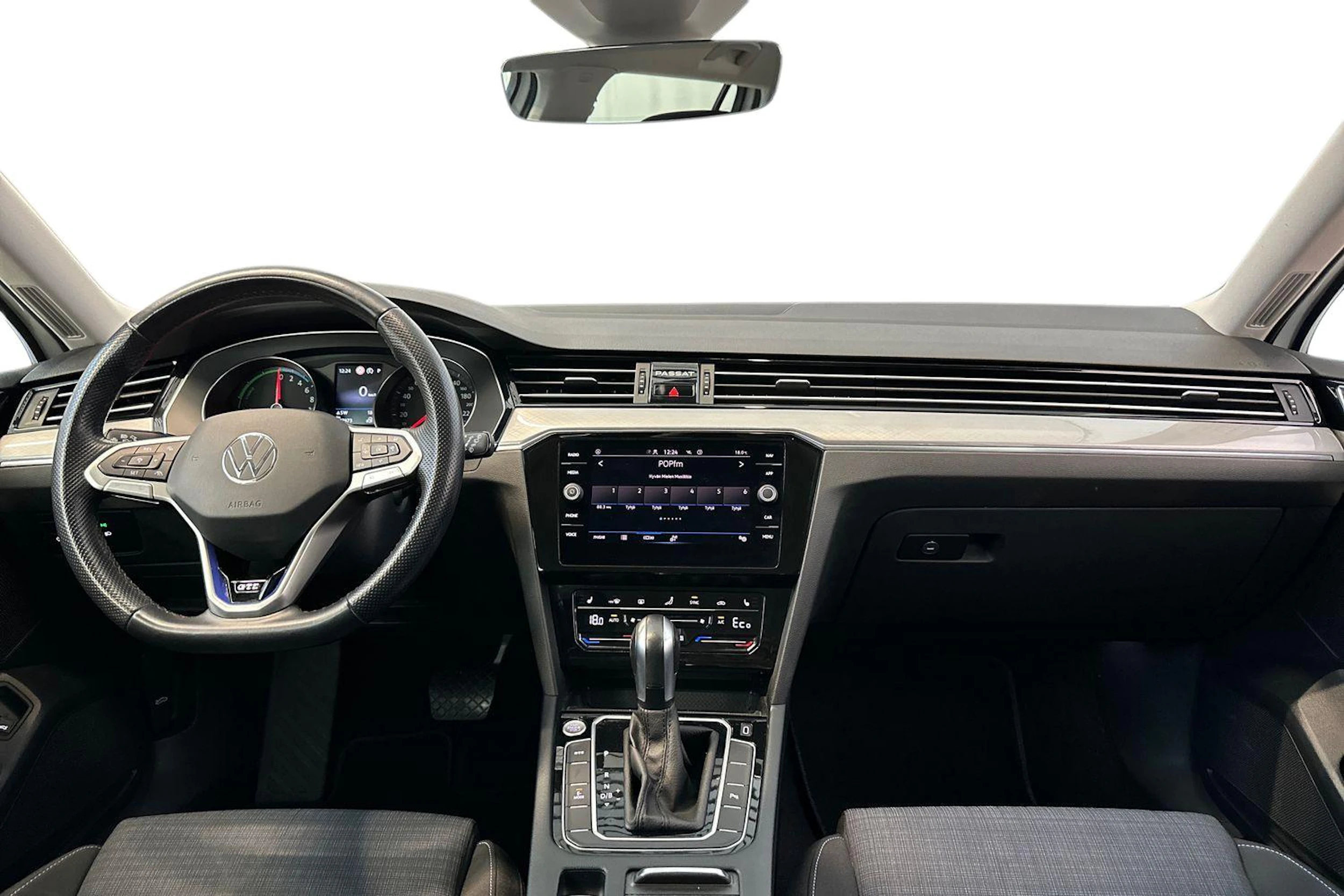 valkoinen Volkswagen Passat 2021 kuva 7.