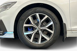 valkoinen Volkswagen Passat 2021 kuva 9.
