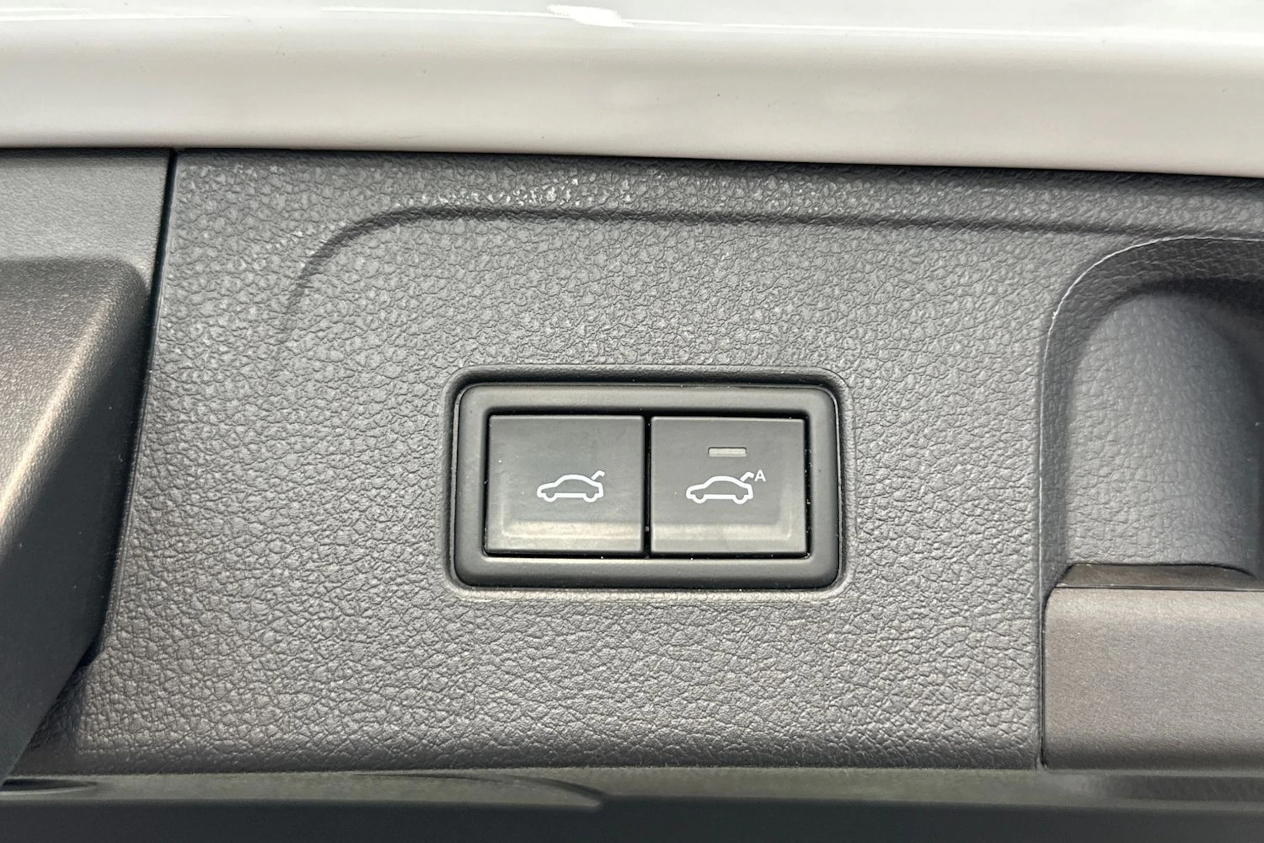 valkoinen Volkswagen Passat 2021 kuva 14.
