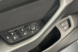 valkoinen Volkswagen Passat 2021 kuva 15.