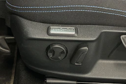 valkoinen Volkswagen Passat 2021 kuva 16.