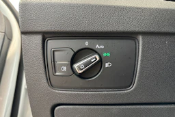 valkoinen Volkswagen Passat 2021 kuva 17.