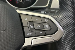 valkoinen Volkswagen Passat 2021 kuva 19.